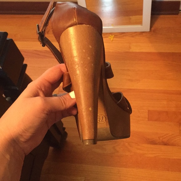 Shoes - Picture 4 of 4